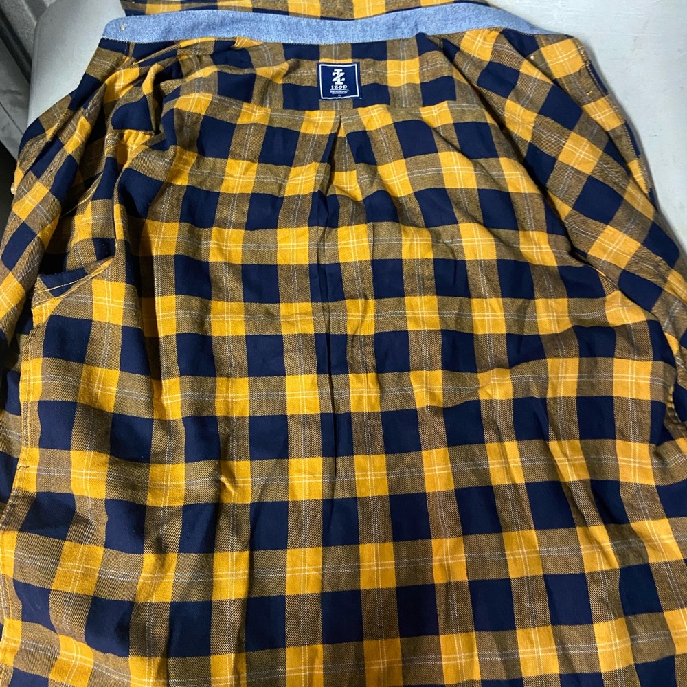 Izod button up